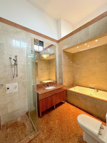 Brentwood Villas, Lloyd Road Singapore, 4 Bedrooms, 2,242 sqft, Cluster House For Rent, by Xavier Aw (欧伟廷), 500110748 - Bathroom - PropertyGuru.com.sg