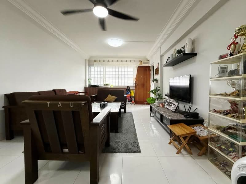 287 Yishun Avenue 6, 287 Yishun Avenue 6, 3 Bedrooms, 1,130 sqft, HDB Flat For Sale, by Taufik Batisah, 500110752 - Living Room - PropertyGuru.com.sg
