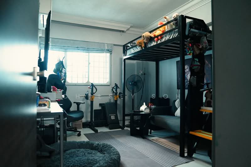 Cheapest Top-Floor Corner 4-Room in Tampines with Private Recess Area, 15 Mins to Ngee Ann Secondary, , 3 Bedrooms, 1,174 sqft, HDB Flat For Sale, by Chelsey Soh, 500110761 - Bedroom - PropertyGuru.com.sg