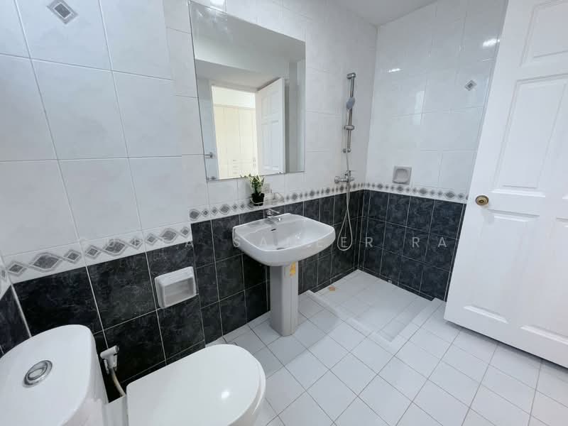 Elias Green, 1 Elias Road, Room Rental, 200 sqft, Condominium For Rent, by Gupta Sameer Raj, 500110792 - Bathroom - PropertyGuru.com.sg