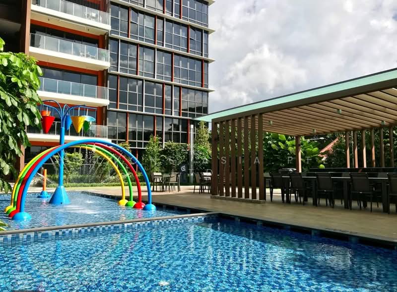 Sims Urban Oasis, 10 Sims Drive, 2 Bedrooms, 667 sqft, Condominium For Rent, by RONNIE KANG, 500110794 - Pool - PropertyGuru.com.sg