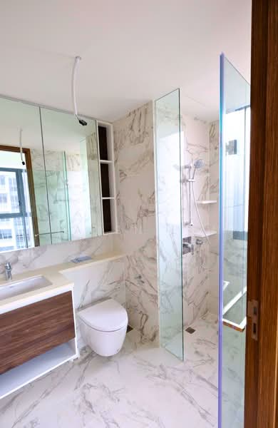 Parc Botannia, 10 Fernvale Street, 3 Bedrooms, 980 sqft, Condominium For Sale, by Karen Lim, 500110796 - Bathroom - PropertyGuru.com.sg