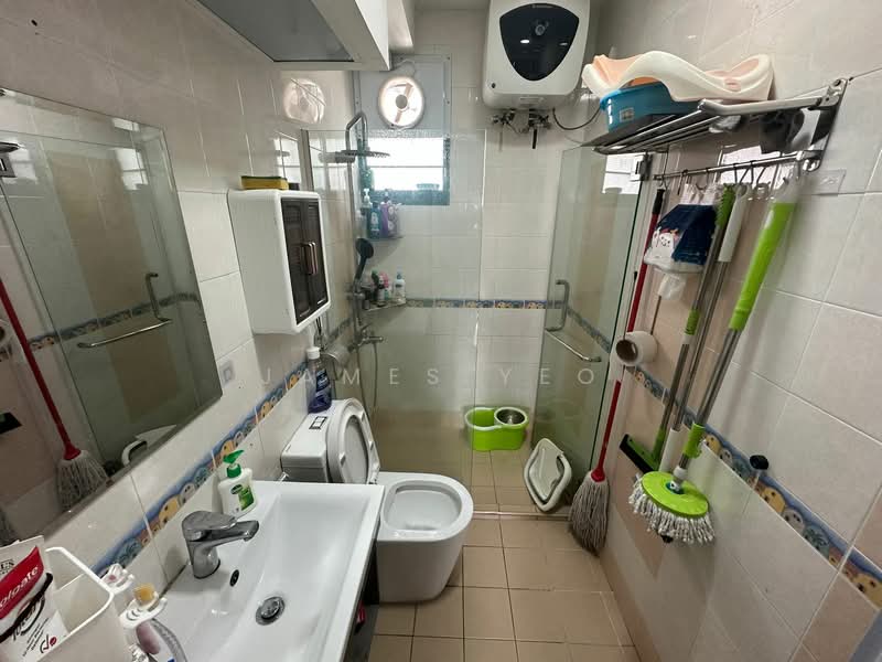 689E Woodlands Drive 75, 689E Woodlands Drive 75, 3 Bedrooms, 968 sqft, HDB Flat For Sale, by James Yeo, 500110797 - Bathroom - PropertyGuru.com.sg