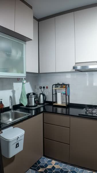 240A Jurong East Avenue 1, 240A Jurong East Avenue 1, 2 Bedrooms, 732 sqft, HDB Flat For Sale, by Roselynn Ahmad, 500110811 - Kitchen - PropertyGuru.com.sg