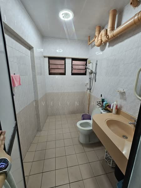 761 Bedok Reservoir View, 761 Bedok Reservoir View, Room Rental, 102 sqft, HDB Flat For Rent, by Evelyn Hu, 500110814 - Bathroom - PropertyGuru.com.sg