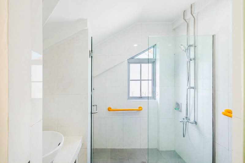 🌟D20🌟Rare FH Sembawang Hills Estate Landed 3 Sty Corner Unit with unblock view, Jalan Leban, 8 Bedrooms, 3,006 sqft, Corner Terrace For Sale, by Lyn Feng, 500110815 - Bathroom - PropertyGuru.com.sg