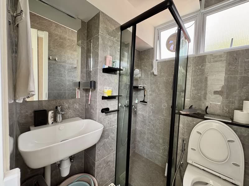 522 Ang Mo Kio Avenue 5, 522 Ang Mo Kio Avenue 5, 3 Bedrooms, 1,055 sqft, HDB Flat For Rent, by Nigel Soo, 500110817 - Bathroom - PropertyGuru.com.sg