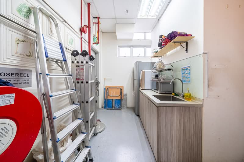 Kb Industrial Building, 10 Kaki Bukit Road 1, 4,542 sqft, Factory / Workshop (B2) For Sale, by Alan Koh, 500110821 - Kitchen - CommercialGuru.com.sg