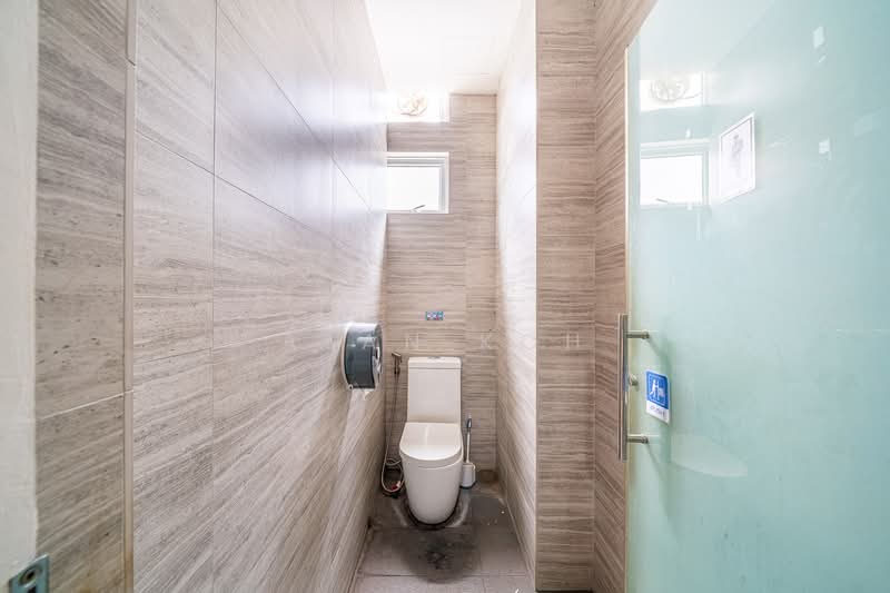 Kb Industrial Building, 10 Kaki Bukit Road 1, 4,542 sqft, Factory / Workshop (B2) For Sale, by Alan Koh, 500110821 - Bathroom - CommercialGuru.com.sg