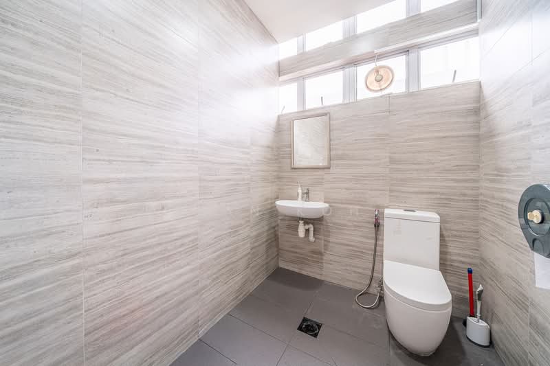 Kb Industrial Building, 10 Kaki Bukit Road 1, 4,542 sqft, Factory / Workshop (B2) For Sale, by Alan Koh, 500110821 - Bathroom - CommercialGuru.com.sg