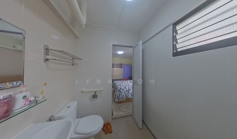 411 Jurong West Street 42, 411 Jurong West Street 42, 3 Bedrooms, 1,119 sqft, HDB Flat For Sale, by Lynn Loh, 500110822 - Bathroom - PropertyGuru.com.sg