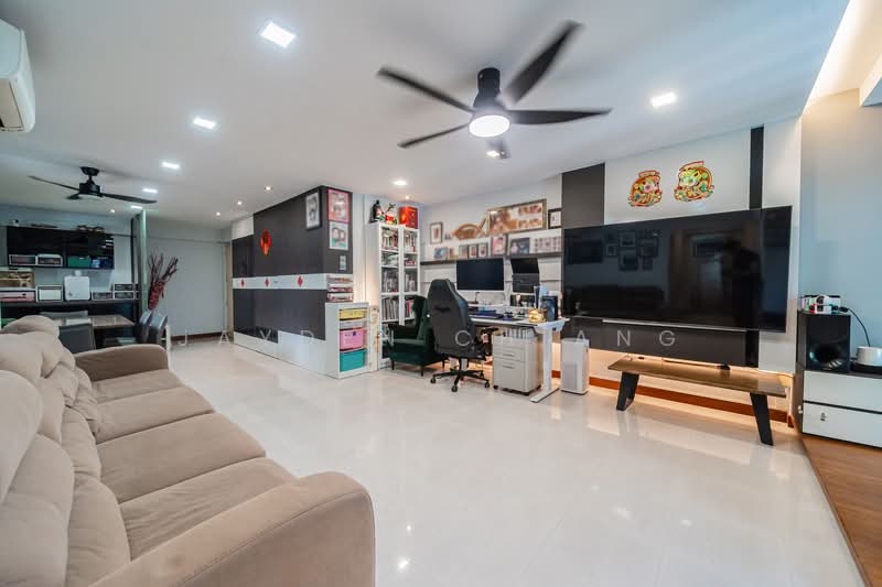 987A Jurong West Street 93, 987A Jurong West Street 93, 3 Bedrooms, 1,184 sqft, HDB Flat For Sale, by Jayden Chiang, 500110838 - Living Room - PropertyGuru.com.sg