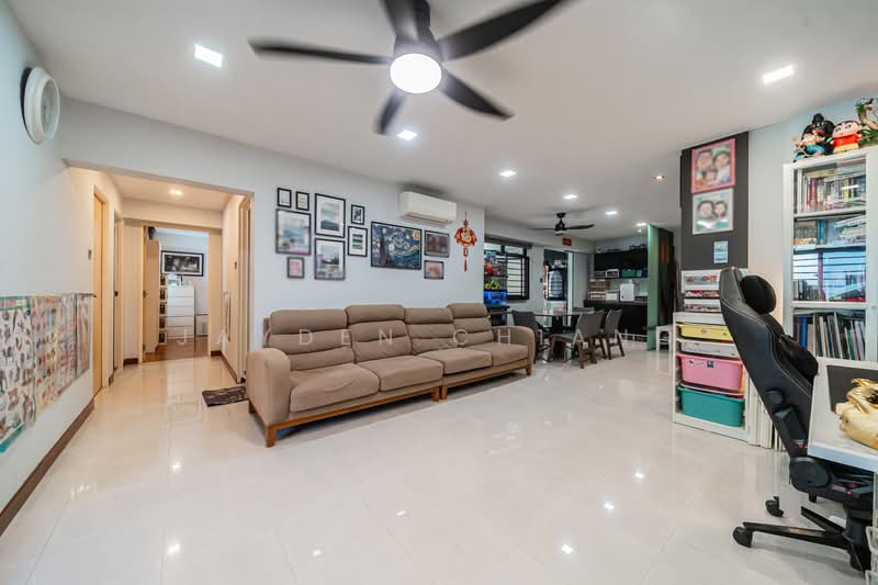 987A Jurong West Street 93, 987A Jurong West Street 93, 3 Bedrooms, 1,184 sqft, HDB Flat For Sale, by Jayden Chiang, 500110838 - Living Room - PropertyGuru.com.sg