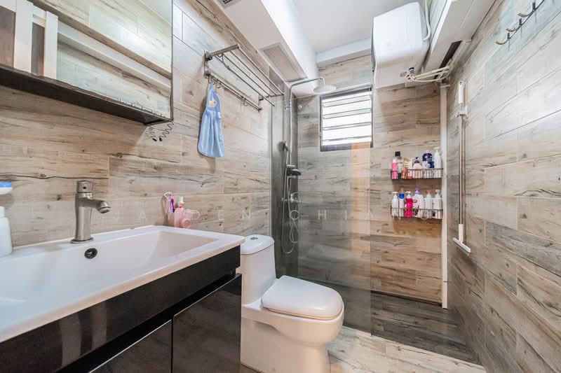 987A Jurong West Street 93, 987A Jurong West Street 93, 3 Bedrooms, 1,184 sqft, HDB Flat For Sale, by Jayden Chiang, 500110838 - Bathroom - PropertyGuru.com.sg