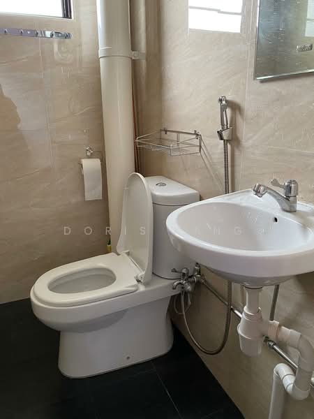 407 Pandan Gardens, 407 Pandan Gardens, 2 Bedrooms, 1,119 sqft, HDB Flat For Rent, by Doris Kang, 500110851 - Bathroom - PropertyGuru.com.sg