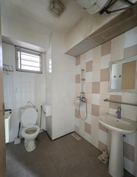 305B Punggol Road, 305B Punggol Road, 3 Bedrooms, 990 sqft, HDB Flat For Sale, by Esther Wang 王芝茵, 500110852 - Bathroom - PropertyGuru.com.sg