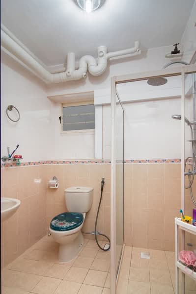 183 Jelebu Road, 183 Jelebu Road, 3 Bedrooms, 1,206 sqft, HDB Flat For Sale, by Shafik Yusope, 500110857 - Bathroom - PropertyGuru.com.sg