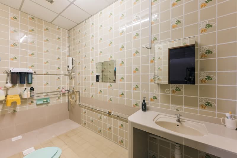 Jalan sikudangan, , 5 Bedrooms, 4,000 sqft, Semi-Detached House For Sale, by Ethel Zhang, 500110876 - Bathroom - PropertyGuru.com.sg