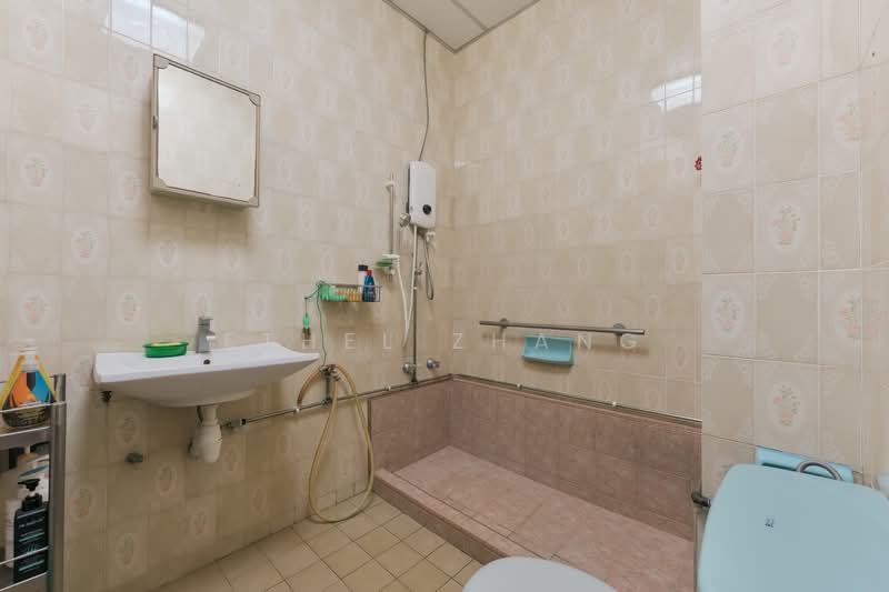 Jalan sikudangan, , 5 Bedrooms, 4,000 sqft, Semi-Detached House For Sale, by Ethel Zhang, 500110876 - Bathroom - PropertyGuru.com.sg