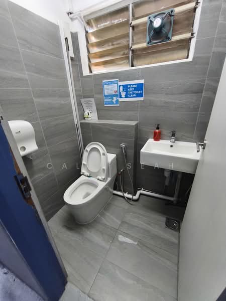 Excalibur Centre, 71 Ubi Crescent, 2,573 sqft, Light Industrial (B1) For Sale, by Caleb Seah, 500110879 - Bathroom - CommercialGuru.com.sg