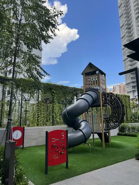 Irwell Hill Residences, 2 Irwell Hill, 2 Bedrooms, 614 sqft, Condominium For Sale, by Alan ., 500110883 - Exterior - PropertyGuru.com.sg