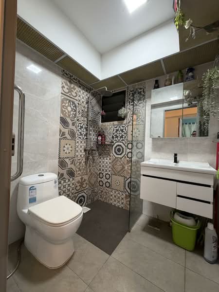 472B Fernvale Street, 472B Fernvale Street, 2 Bedrooms, 732 sqft, HDB Flat For Sale, by Roz Rufai, 500110894 - Bathroom - PropertyGuru.com.sg