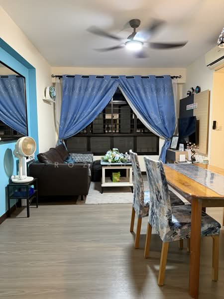 472B Fernvale Street, 472B Fernvale Street, 2 Bedrooms, 732 sqft, HDB Flat For Sale, by Roz Rufai, 500110894 - Living Room - PropertyGuru.com.sg