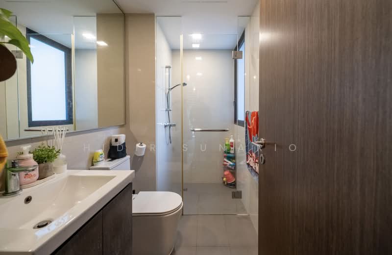 Waterbay, 47 Edgefield Plains, 2 Bedrooms, 753 sqft, Executive Condominium For Sale, by Hidir Sunario, 500110911 - Bathroom - PropertyGuru.com.sg