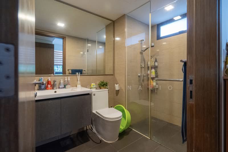 Waterbay, 47 Edgefield Plains, 2 Bedrooms, 753 sqft, Executive Condominium For Sale, by Hidir Sunario, 500110911 - Master Bathroom - PropertyGuru.com.sg
