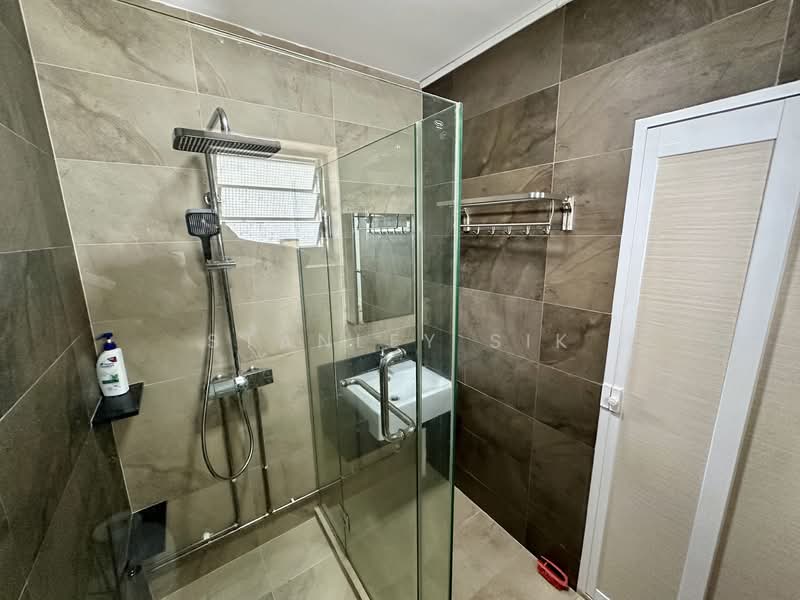 123 Pending Road, 123 Pending Road, Room Rental, 100 sqft, HDB Flat For Rent, by Stanley Sik, 500110925 - Bathroom - PropertyGuru.com.sg