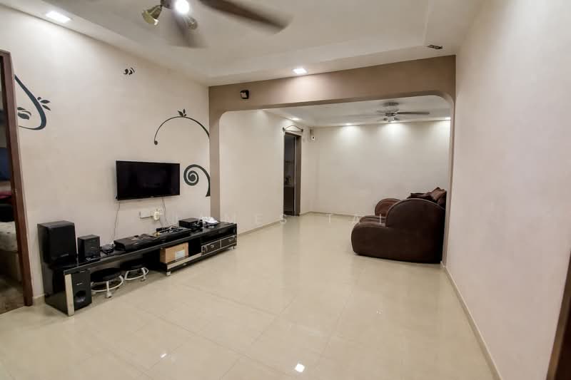 977 Jurong West Street 93, 977 Jurong West Street 93, 4 Bedrooms, 1,302 sqft, HDB Flat For Sale, by James Tai, 500110929 - Living Room - PropertyGuru.com.sg