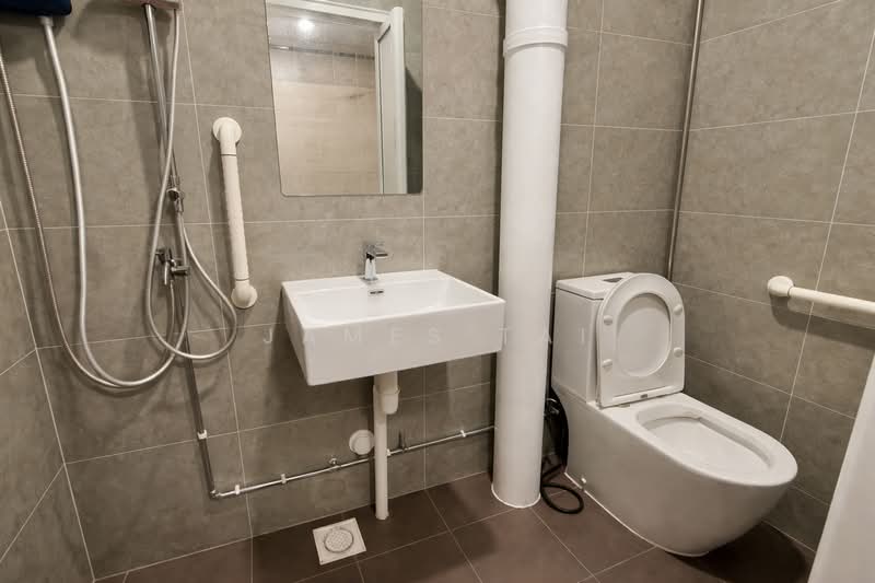 977 Jurong West Street 93, 977 Jurong West Street 93, 4 Bedrooms, 1,302 sqft, HDB Flat For Sale, by James Tai, 500110929 - Bathroom - PropertyGuru.com.sg