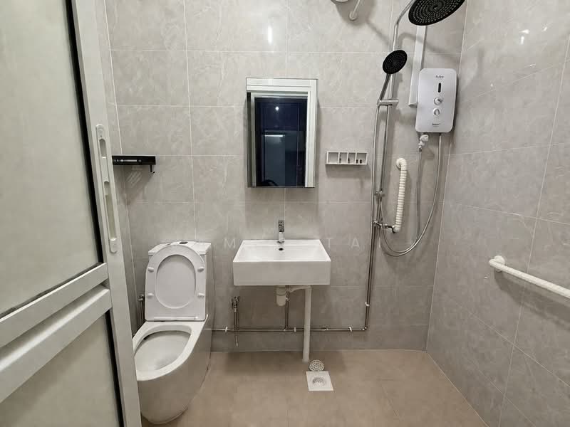 977 Jurong West Street 93, 977 Jurong West Street 93, 4 Bedrooms, 1,302 sqft, HDB Flat For Sale, by James Tai, 500110929 - Bathroom - PropertyGuru.com.sg