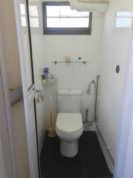 165 Stirling Road, 165 Stirling Road, 2 Bedrooms, 645 sqft, HDB Flat For Sale, by Vivien Zheng, 500110947 - Bathroom - PropertyGuru.com.sg