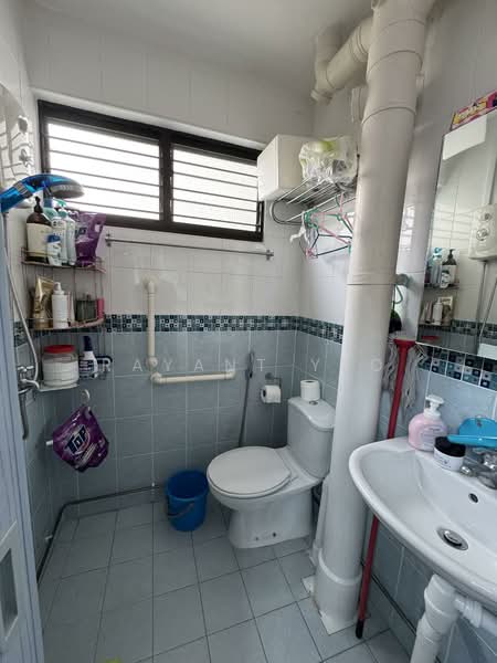 114 Potong Pasir Avenue 1, 114 Potong Pasir Avenue 1, 2 Bedrooms, 721 sqft, HDB Flat For Sale, by Rayant Yeo, 500110958 - Bathroom - PropertyGuru.com.sg