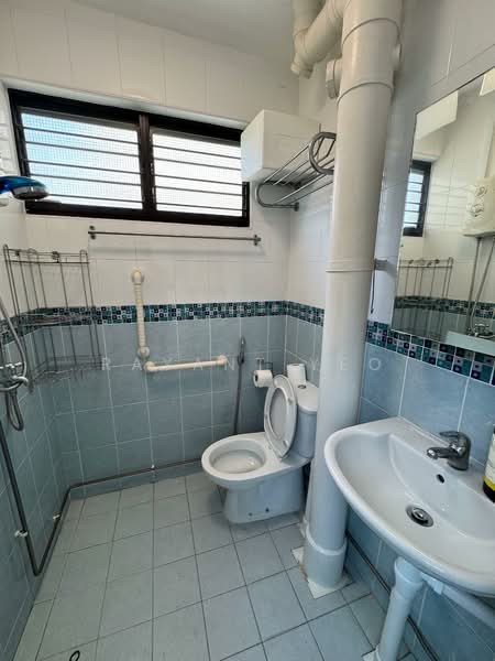 114 Potong Pasir Avenue 1, 114 Potong Pasir Avenue 1, 2 Bedrooms, 721 sqft, HDB Flat For Sale, by Rayant Yeo, 500110958 - Common Bathroom - PropertyGuru.com.sg