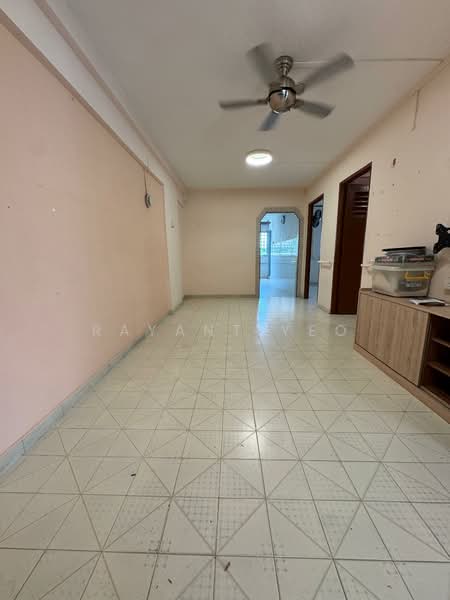 114 Potong Pasir Avenue 1, 114 Potong Pasir Avenue 1, 2 Bedrooms, 721 sqft, HDB Flat For Sale, by Rayant Yeo, 500110958 - Living Room - PropertyGuru.com.sg