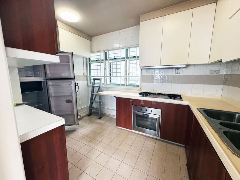 642D Punggol Drive, 642D Punggol Drive, 3 Bedrooms, 1,205 sqft, HDB Flat For Sale, by Nick Tan, 500110985 - Kitchen - PropertyGuru.com.sg