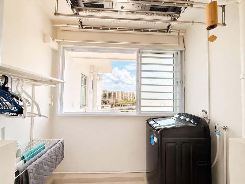 440D Bukit Batok West Avenue 8, 440D Bukit Batok West Avenue 8, 3 Bedrooms, 1,205 sqft, HDB Flat For Rent, by Rebecca Toh, 500111003 - Balcony - PropertyGuru.com.sg