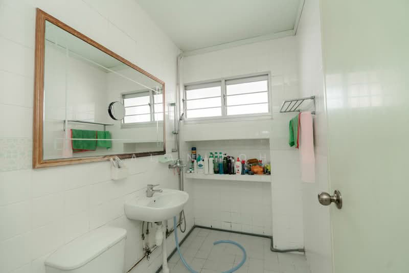 760 Choa Chu Kang North 5, 760 Choa Chu Kang North 5, 4 Bedrooms, 1,377 sqft, HDB Flat For Sale, by Alan Loh, 500111010 - Bathroom - PropertyGuru.com.sg