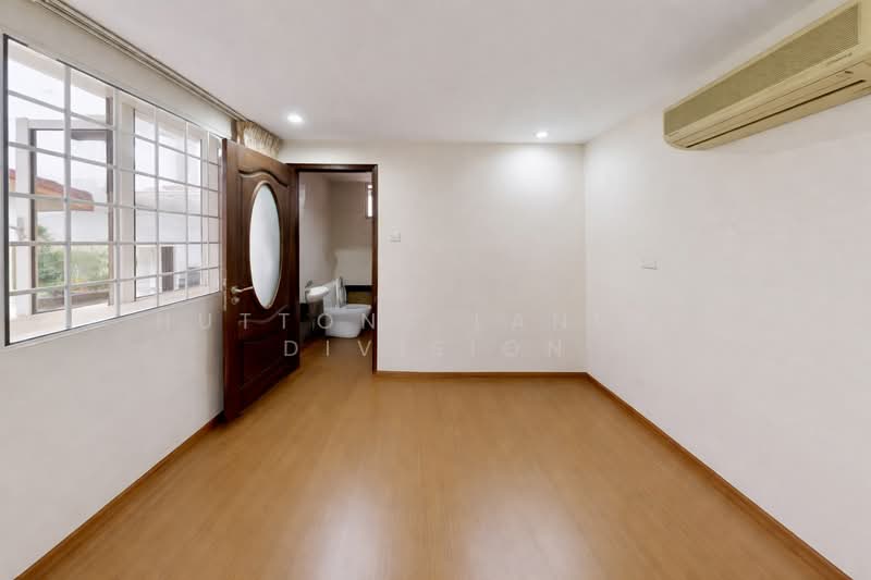 A 3.5 Storey with Basement Semi-D near Beauty W MRT & 1km from Pei Hwa Pri, , 10+ Bedrooms, 7,660 sqft, Semi-Detached House For Sale, by LIEW CHUN KIT, ANDY, 500111014 - Interior - PropertyGuru.com.sg