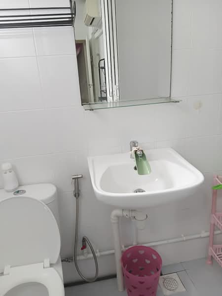 148 Potong Pasir Avenue 1, 148 Potong Pasir Avenue 1, Room Rental, 210 sqft, HDB Flat For Rent, by Cindy Fu 付小姐, 500111030 - Bathroom - PropertyGuru.com.sg