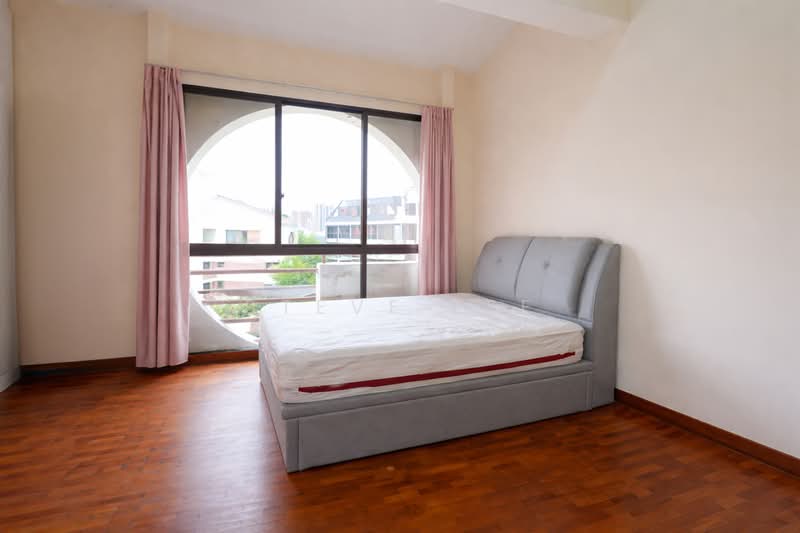 The Hacienda, 1 Hacienda Grove, 3 Bedrooms, 1,206 sqft, Condominium For Sale, by Steve Lee, 500111032 - Bedroom - PropertyGuru.com.sg