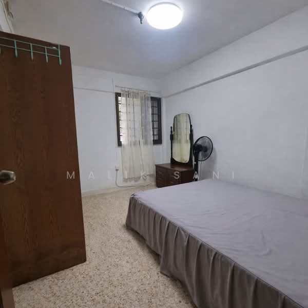 374 Clementi Avenue 4, 374 Clementi Avenue 4, 2 Bedrooms, 731 sqft, HDB Flat For Sale, by Malik Sani, 500111051 - Bedroom - PropertyGuru.com.sg