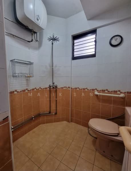 321 Jurong East Street 31, 321 Jurong East Street 31, 2 Bedrooms, 796 sqft, HDB Flat For Sale, by Malik Sani, 500111065 - Bathroom - PropertyGuru.com.sg
