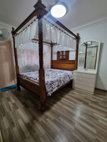 321 Jurong East Street 31, 321 Jurong East Street 31, 2 Bedrooms, 796 sqft, HDB Flat For Sale, by Malik Sani, 500111065 - Bedroom - PropertyGuru.com.sg