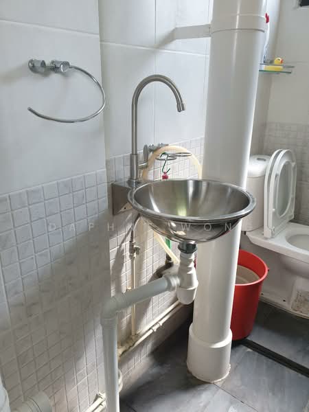 250 Tampines Street 21, 250 Tampines Street 21, 2 Bedrooms, 796 sqft, HDB Flat For Rent, by Daphne Wong, 500111076 - Bathroom - PropertyGuru.com.sg