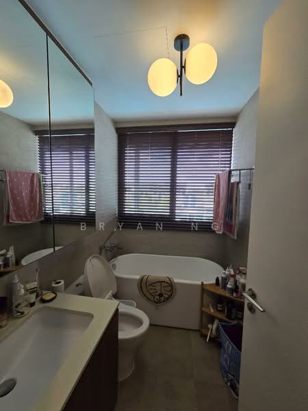Skies Miltonia, 31 Miltonia Close, 4 Bedrooms, 1,313 sqft, Condominium For Sale, by Bryan Ng, 500111086 - Bathroom - PropertyGuru.com.sg