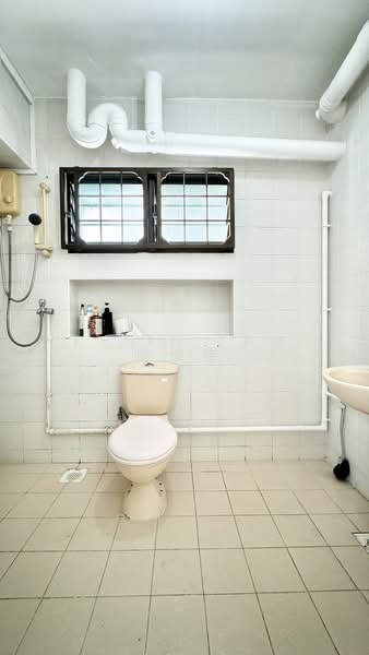 754 Woodlands Circle, 754 Woodlands Circle, 3 Bedrooms, 1,087 sqft, HDB Flat For Sale, by Keith Tan 陈俊伟, 500111094 - Bathroom - PropertyGuru.com.sg
