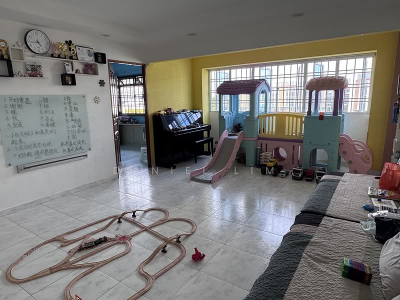 634 Woodlands Ring Road, 634 Woodlands Ring Road, 3 Bedrooms, 1,313 sqft, HDB Flat For Sale, by Daniel Lim, 500111101 - Living Room - PropertyGuru.com.sg